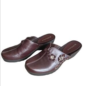 Eurostep Brown Leather with Embroidered Clog Size:‎ 9